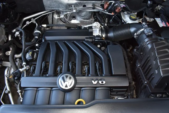 Used 2022 Deep Black Pearl Volkswagen 3.6L V6 SEL Premium R-Line image 21