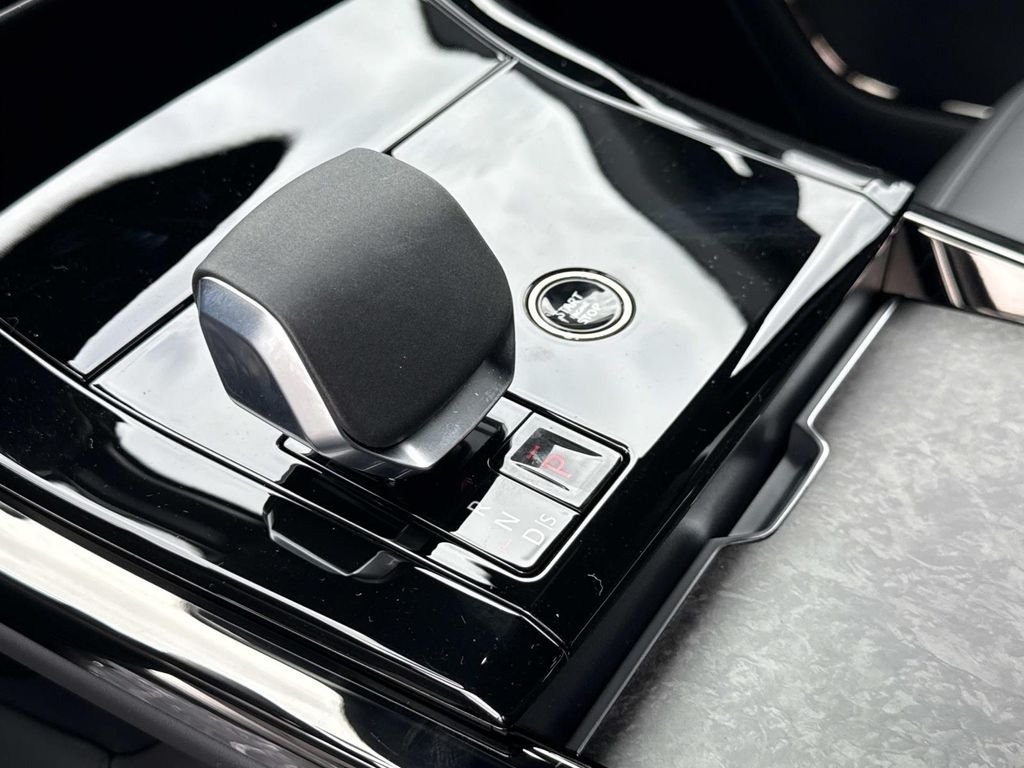 New 2026 Flux Silver Ultra Mettalic Gloss Land Rover Dynamic SE image 5