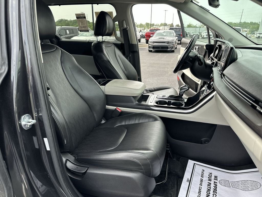 Certified Used 2024 Gray Kia EX image 31