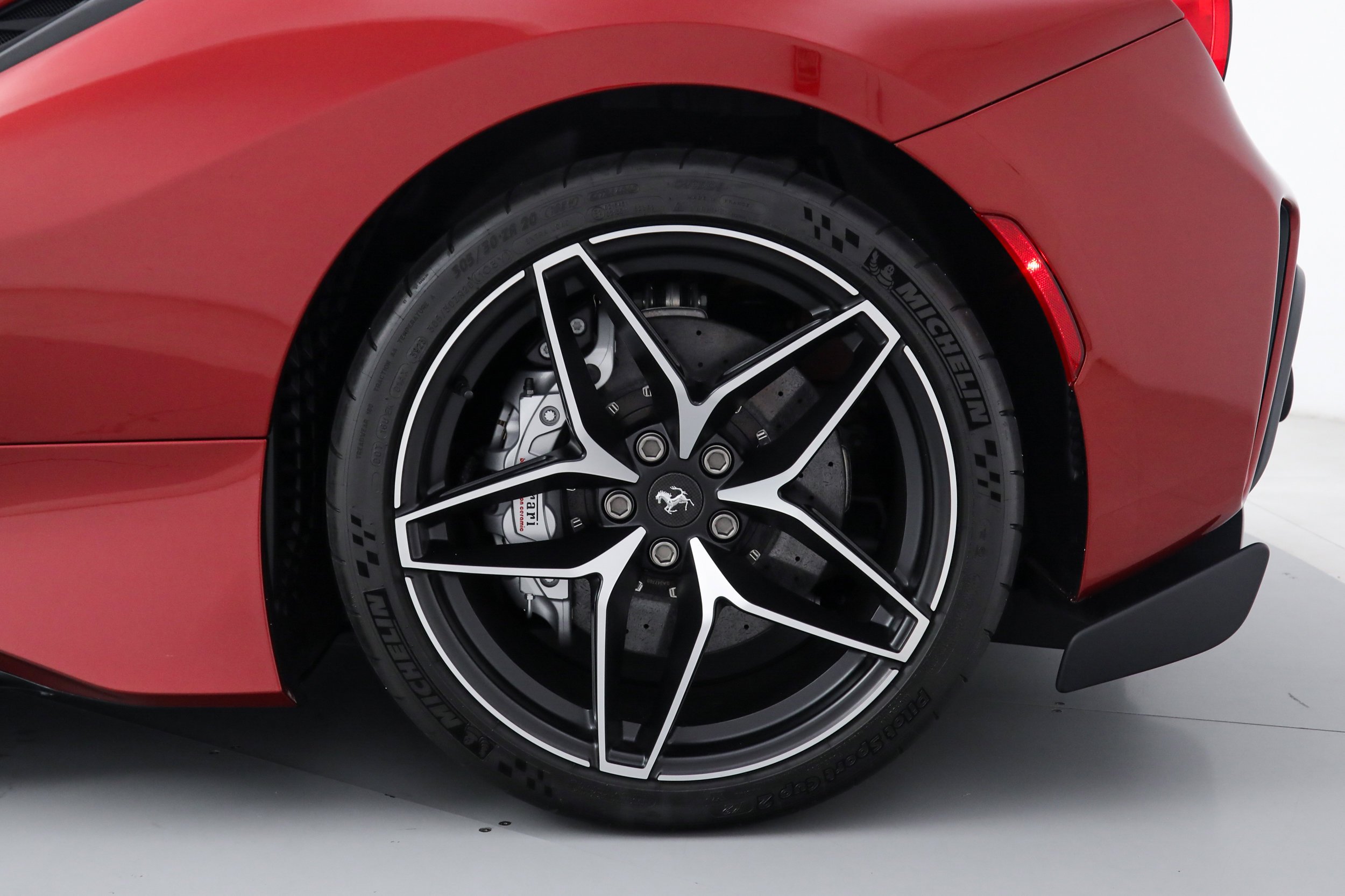 Used 2019 Red Ferrari  image 40