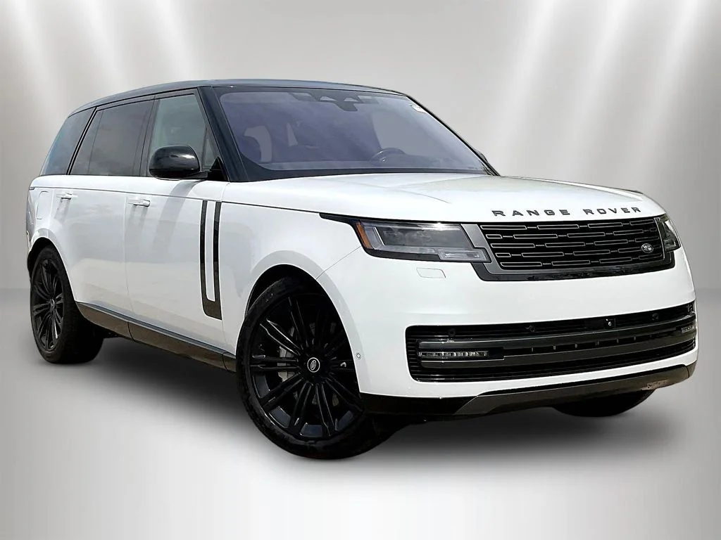 Used 2023 Fuji White Land Rover SE image 3