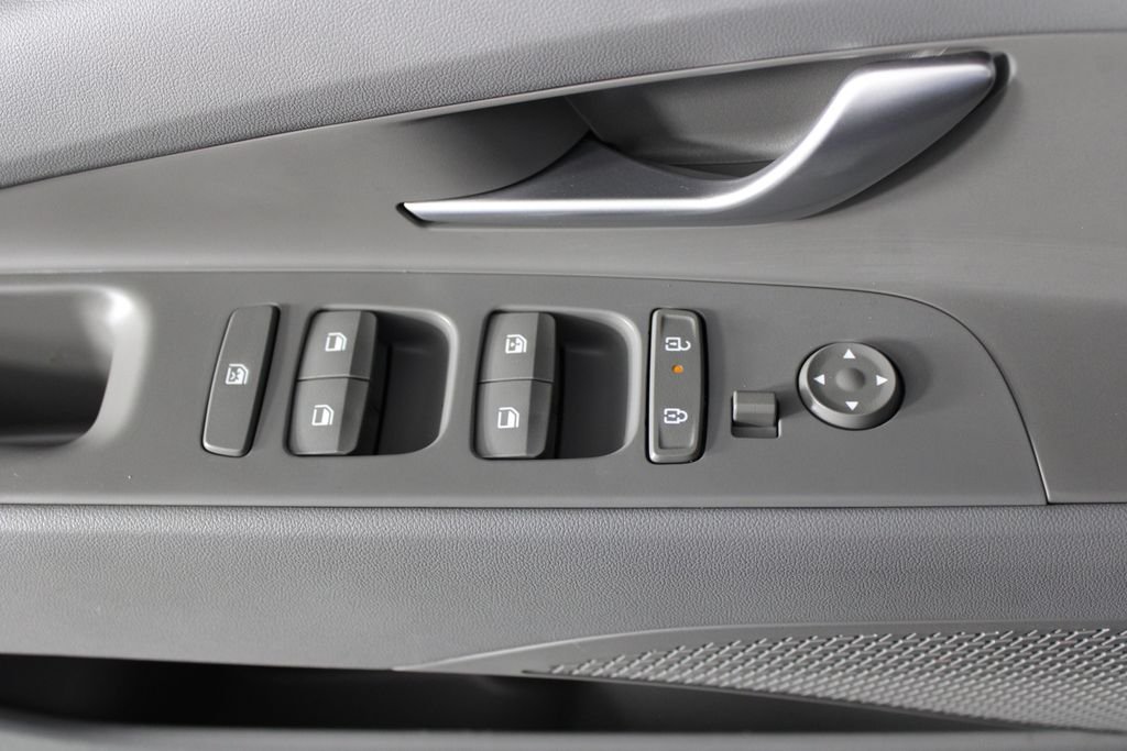 2025 Hyundai Elantra SEL - Photo 23