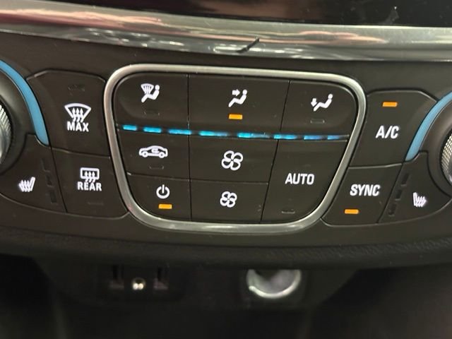 Used 2018 White Chevrolet LT image 29