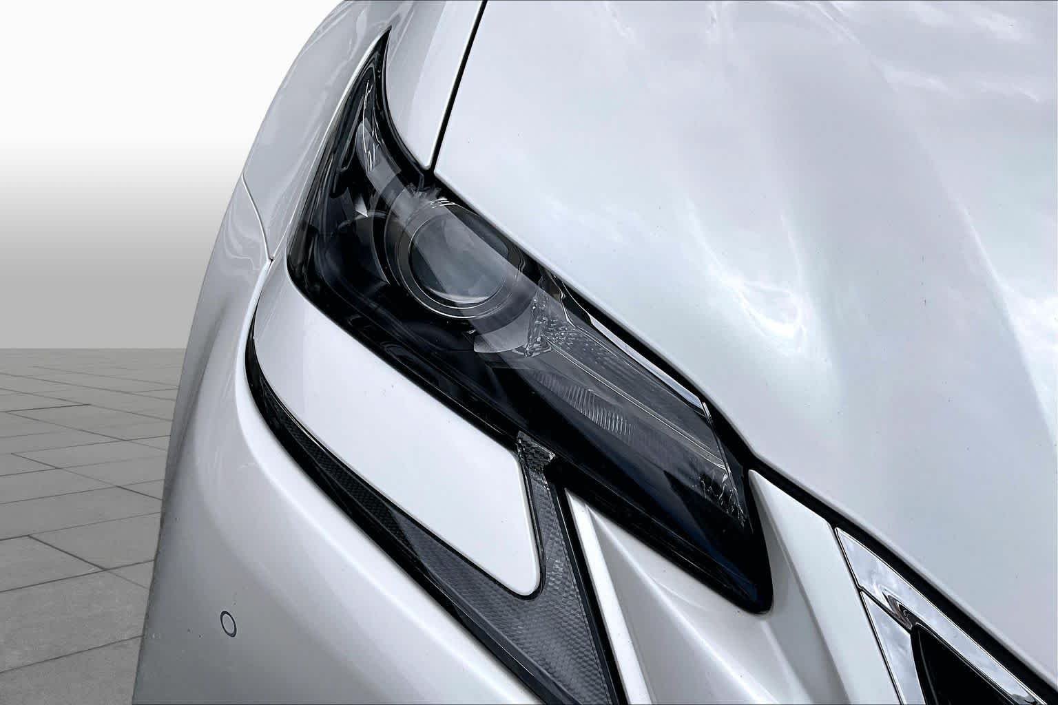 Used 2019 Eminent White Pearl Lexus  image 28