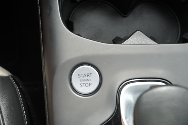 Used 2023 White INFINITI LUXE image 40