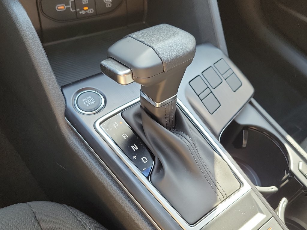 New 2027 Glacial White Pearl Kia LX image 34