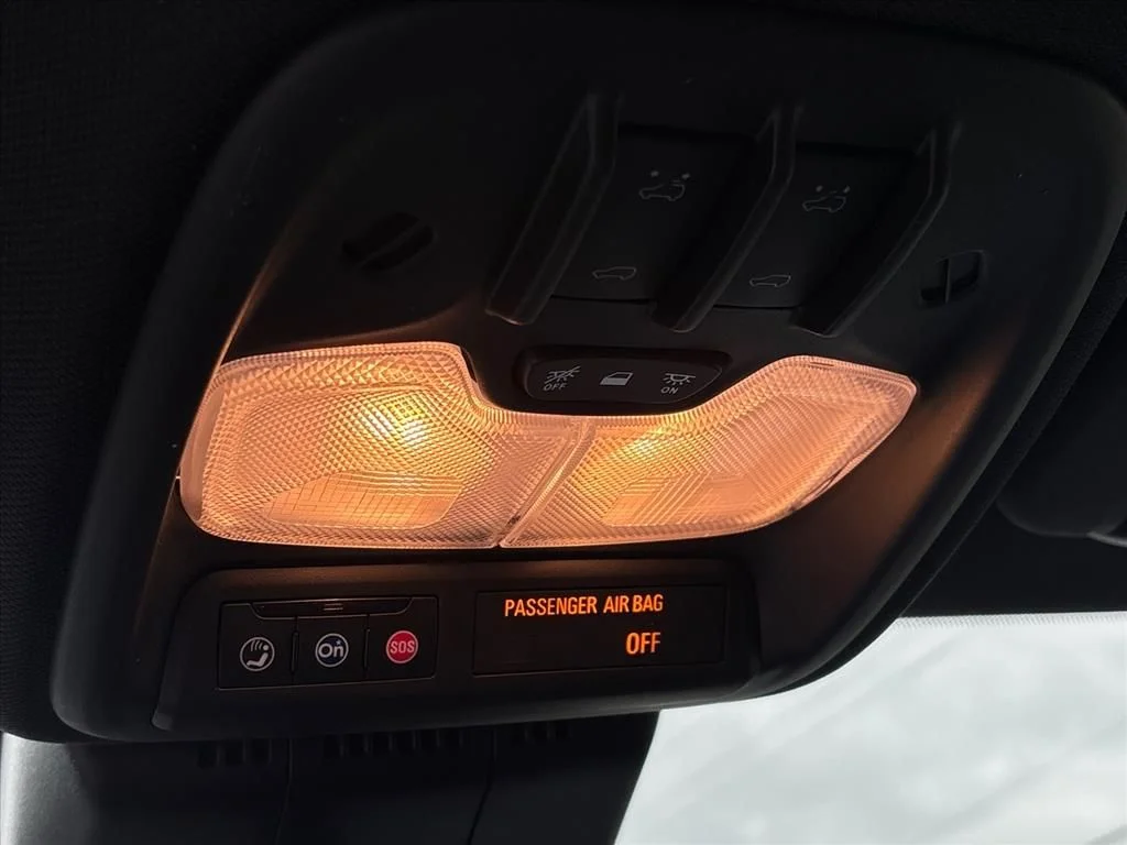 Used 2025 White Chevrolet Z71 image 40