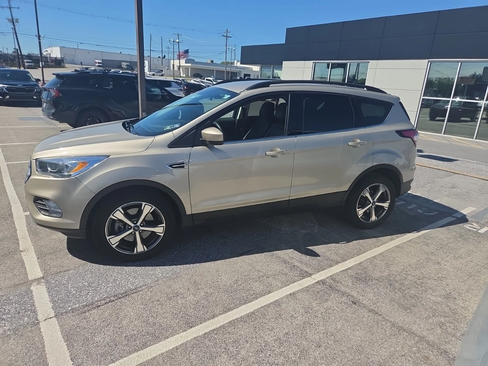 Used 2017 Gold Ford SE image 9