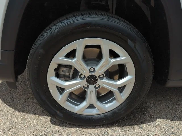 Certified Used 2025 White Jeep Latitude image 28
