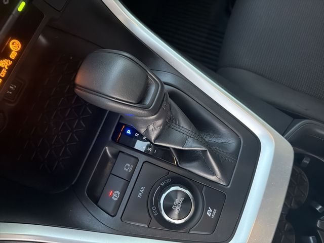 2025 Toyota RAV4 LE - Photo 23