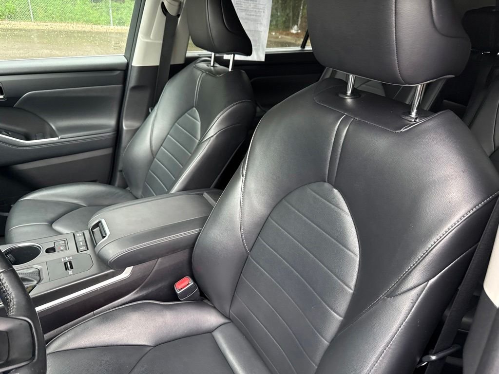 Used 2022 Black Toyota XLE image 10