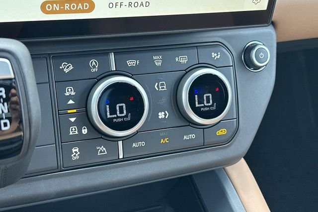 New 2026 Santorini Black Land Rover X-Dynamic SE image 19