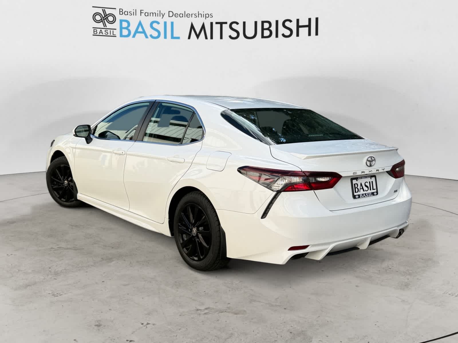 Used 2024 Ice Cap Toyota SE image 3