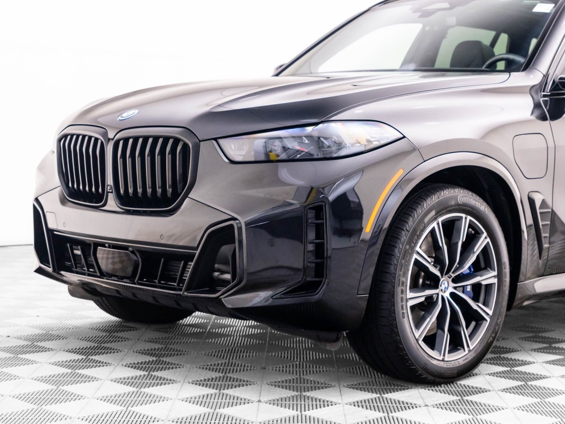 Used 2026 Black BMW xDrive50e image 41
