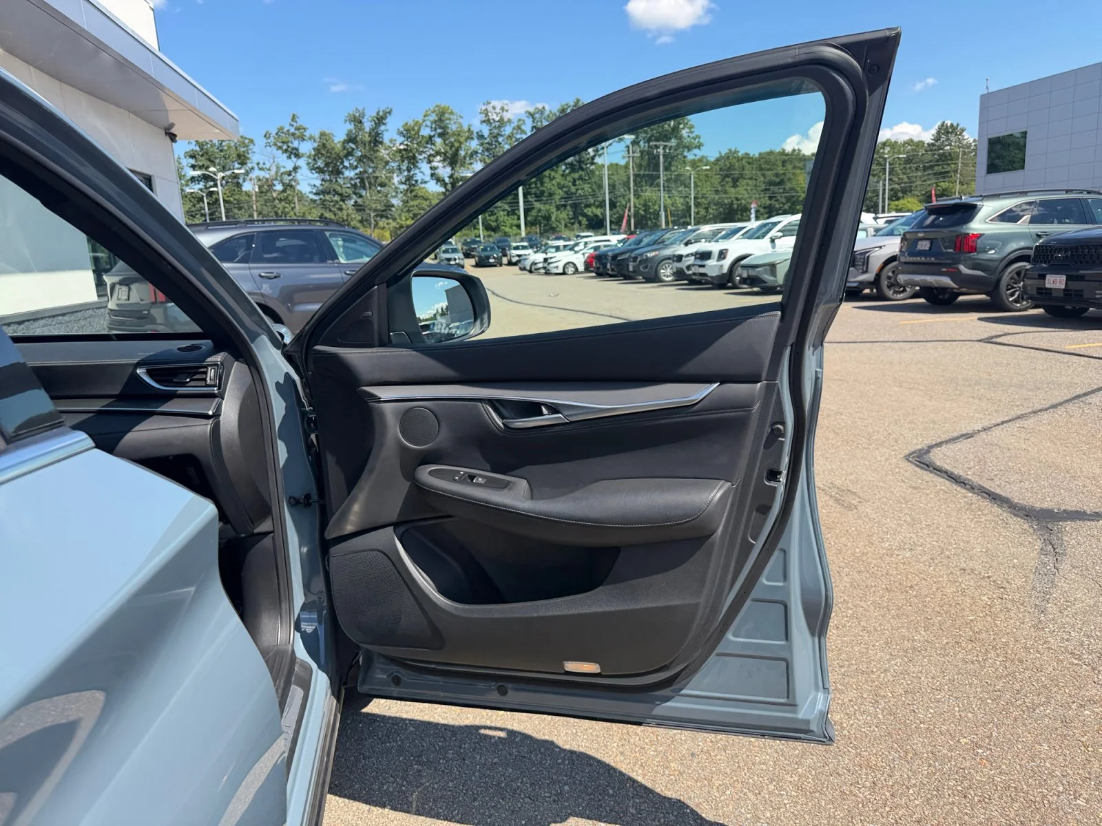 Used 2025 Slate Gray INFINITI LUXE image 32