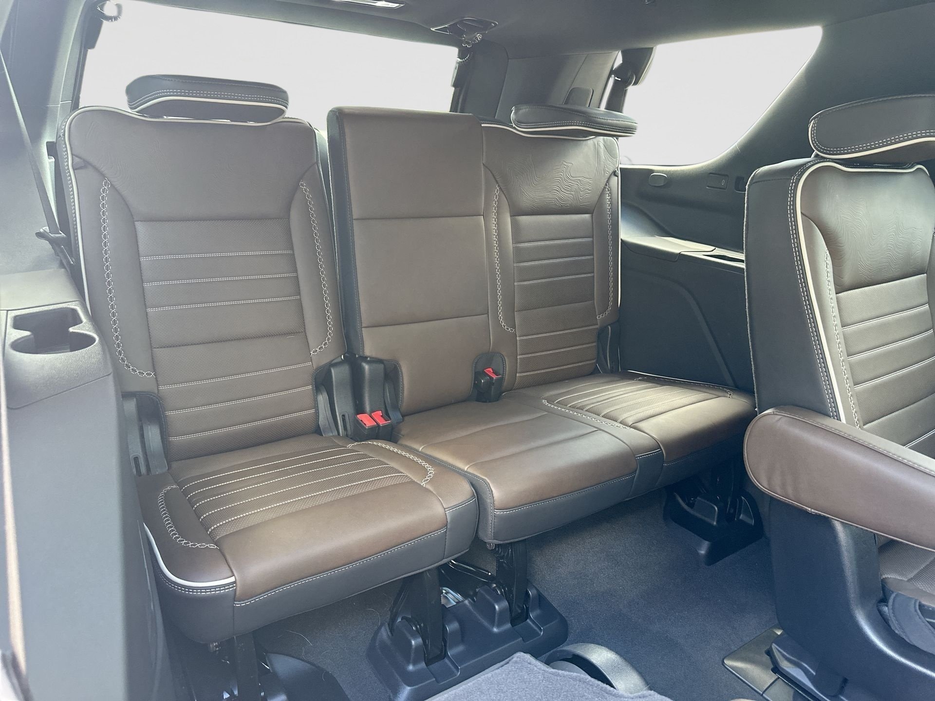 2025 GMC Yukon Denali Ultimate - Photo 27