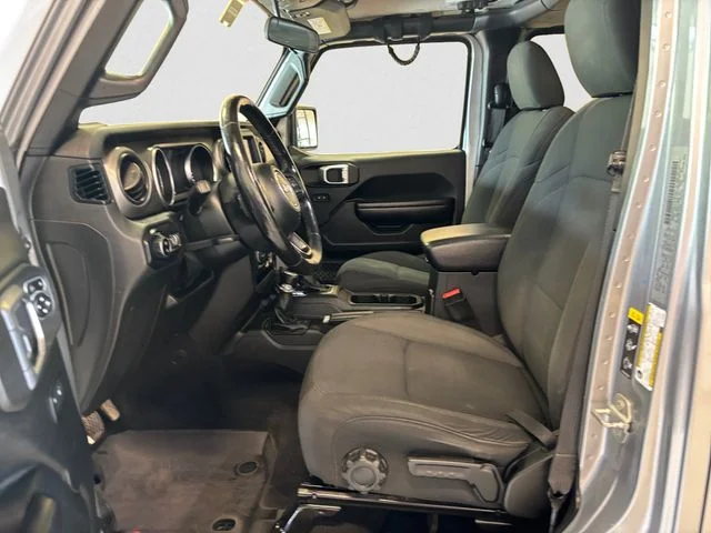 Used 2020 Silver Jeep Sport image 10