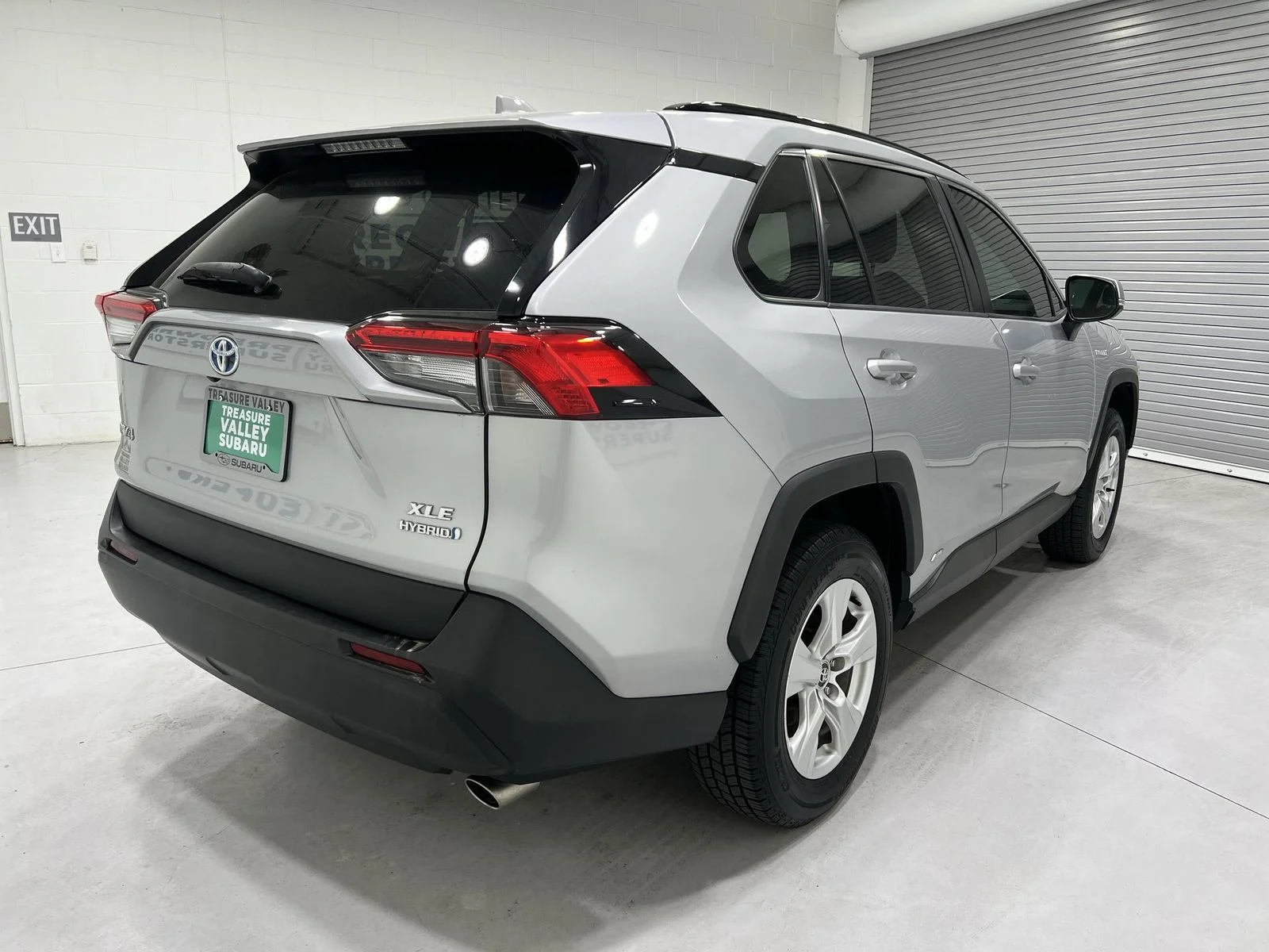 Used 2020 Silver Toyota XLE image 8