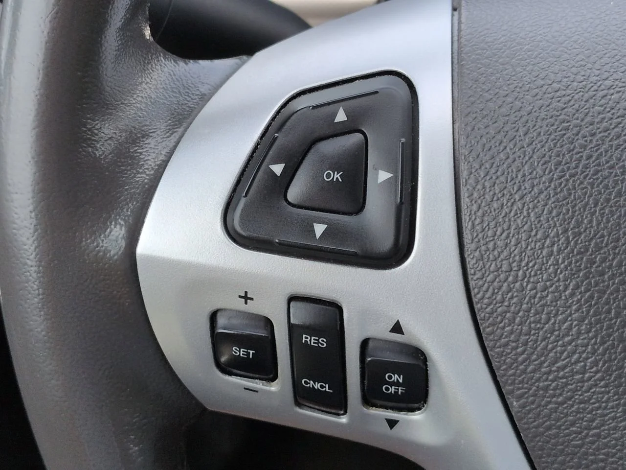 Used 2013 White Suede Ford SEL image 24