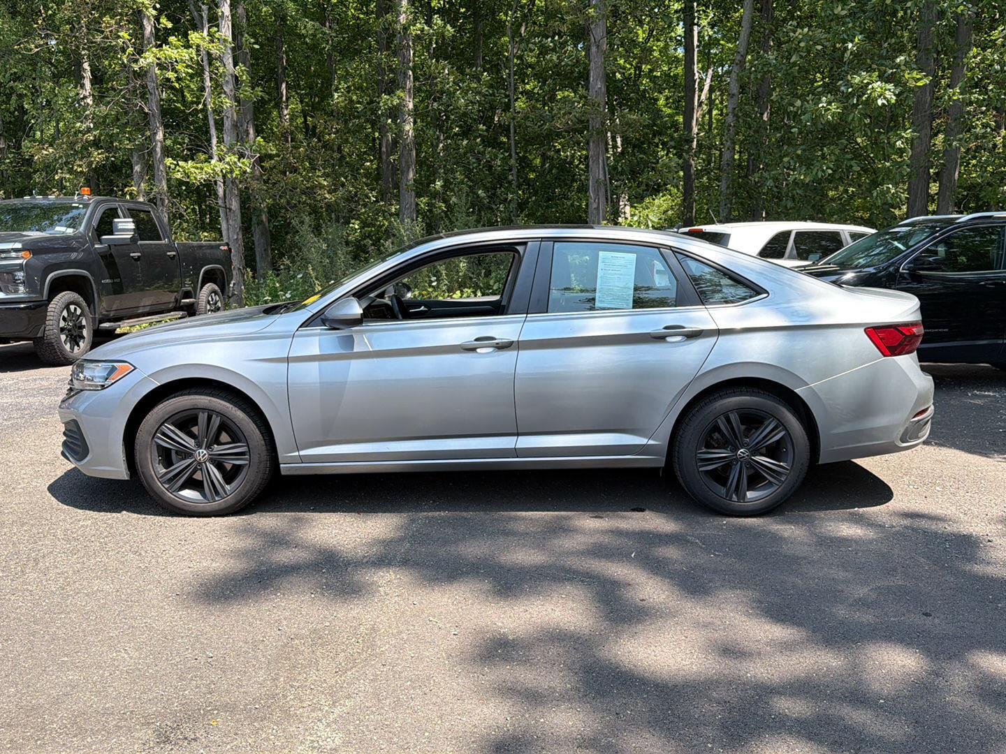 Used 2023 Platinum Gray Metallic Volkswagen SE image 11