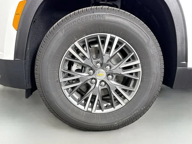 New 2026 Summit White Chevrolet LT image 31