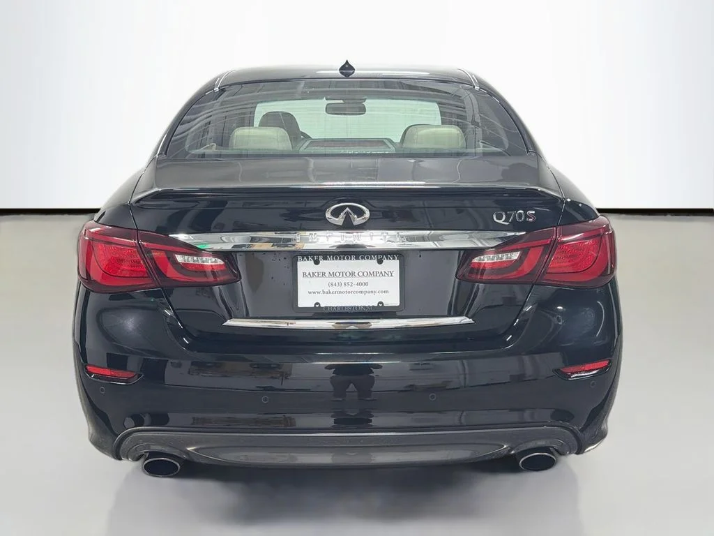Used 2017 Black Obsidian INFINITI 5.6 image 10