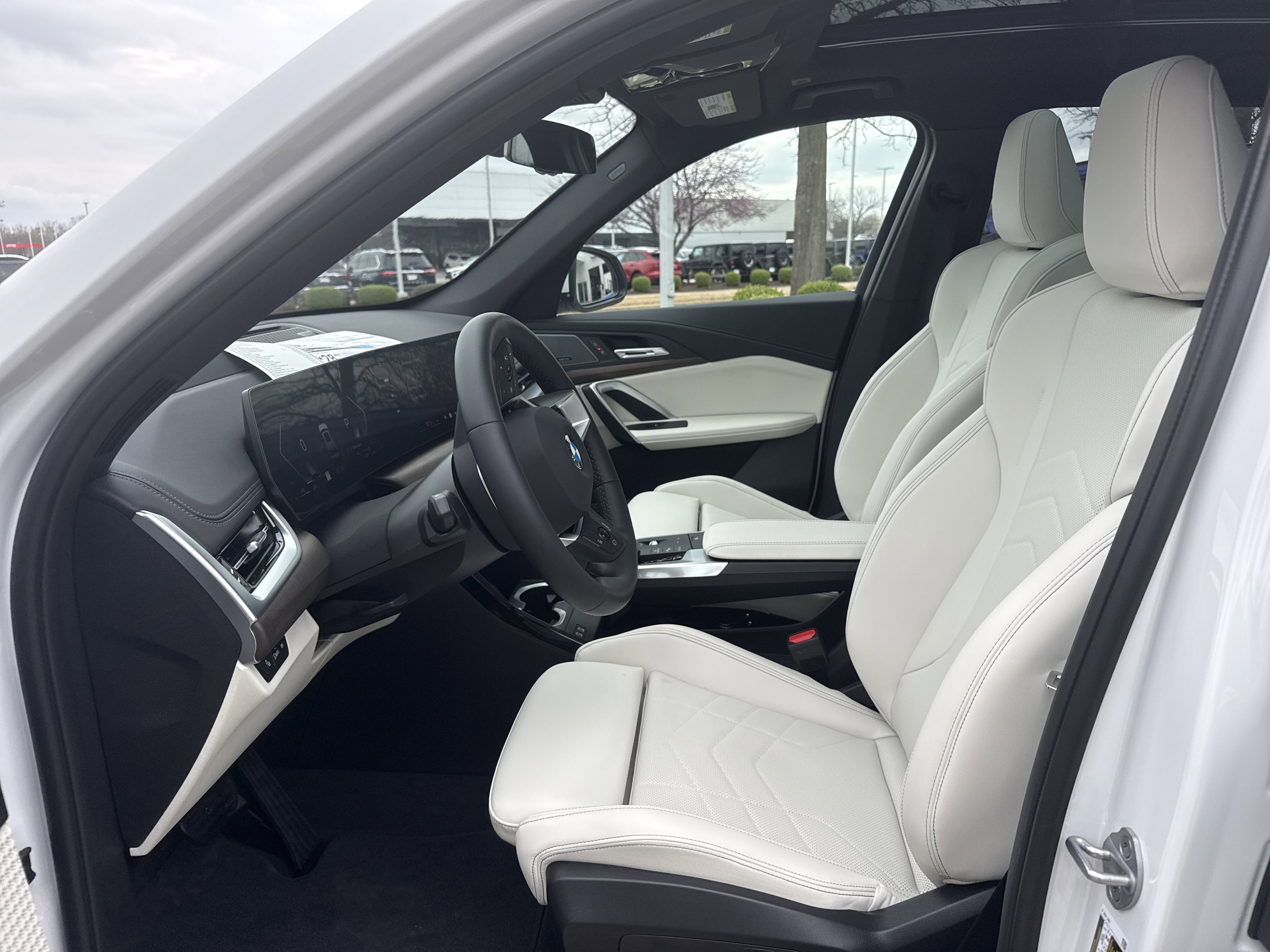 New 2026 0A96 Mineral White Metallic BMW xDrive28i image 10