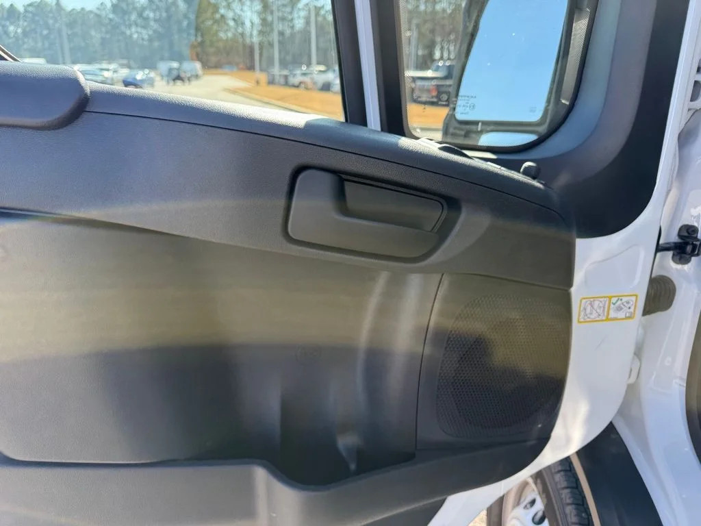 New 2025 Bright White Clear-Coat Exterior Paint RAM Low Roof image 10