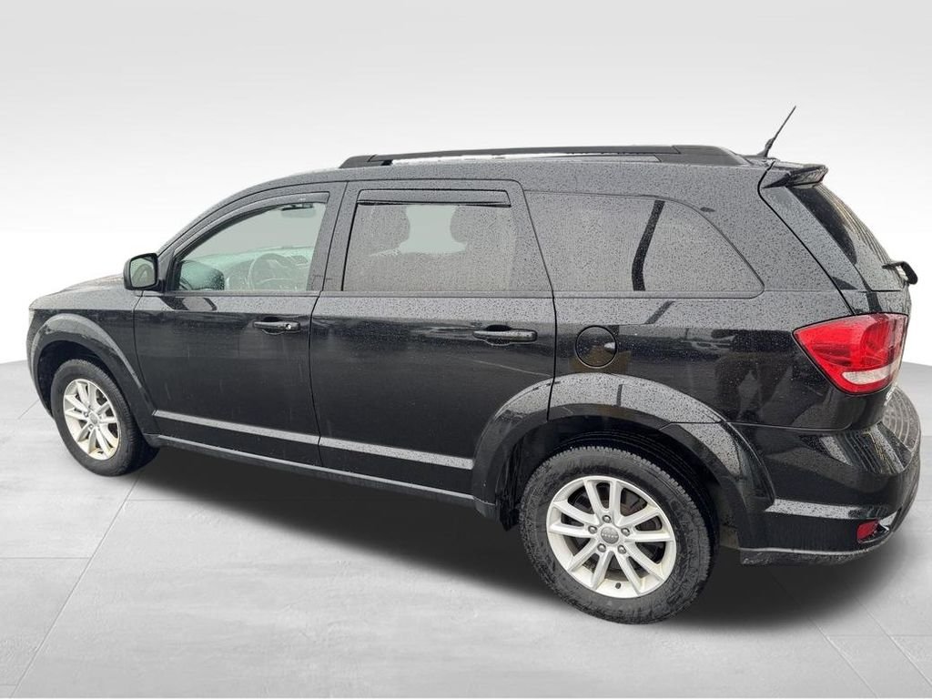 Used 2016 Black Dodge SXT image 4