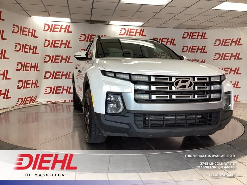 Used 2025 White Hyundai SEL image 1