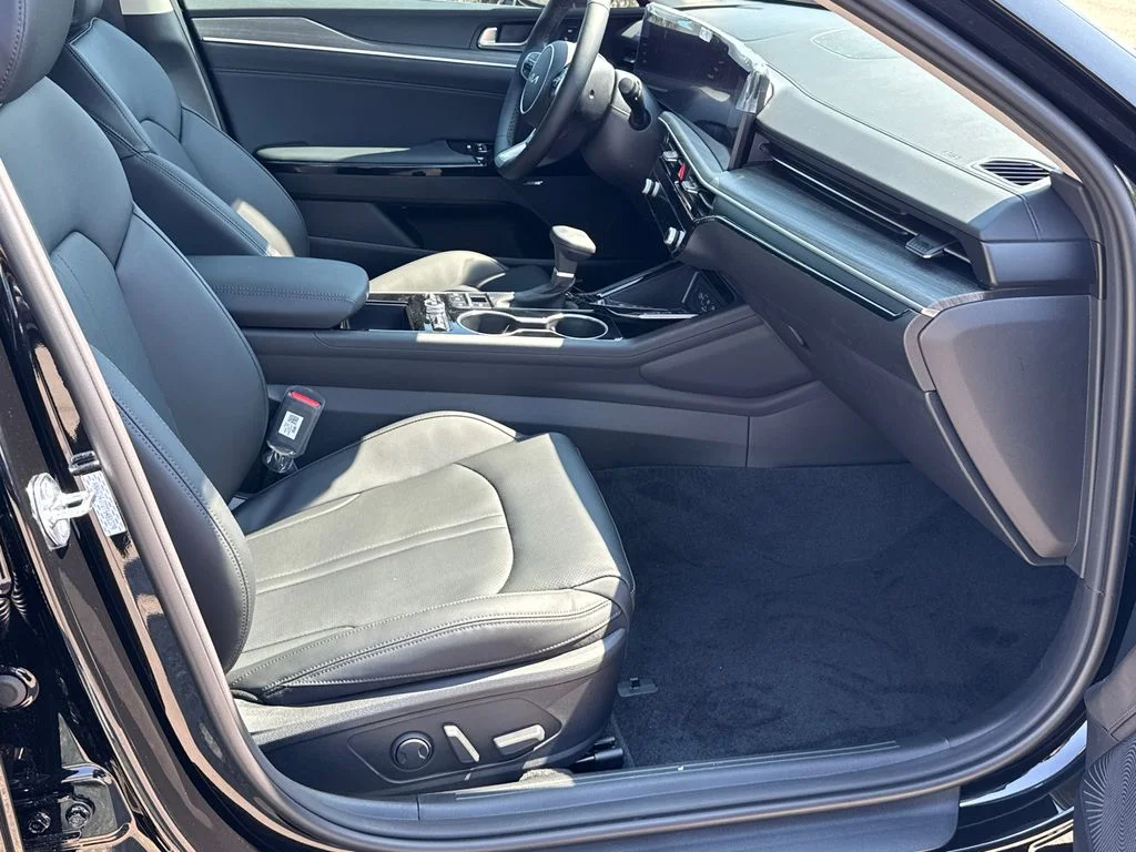 New 2026 Aurora Black Pearl Kia EX image 13