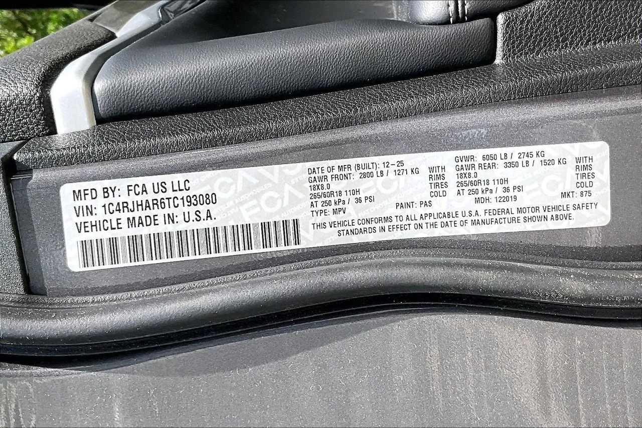 New 2026 Baltic Gray Metallic Clear-Coat Exterior Paint Jeep Altitude image 36