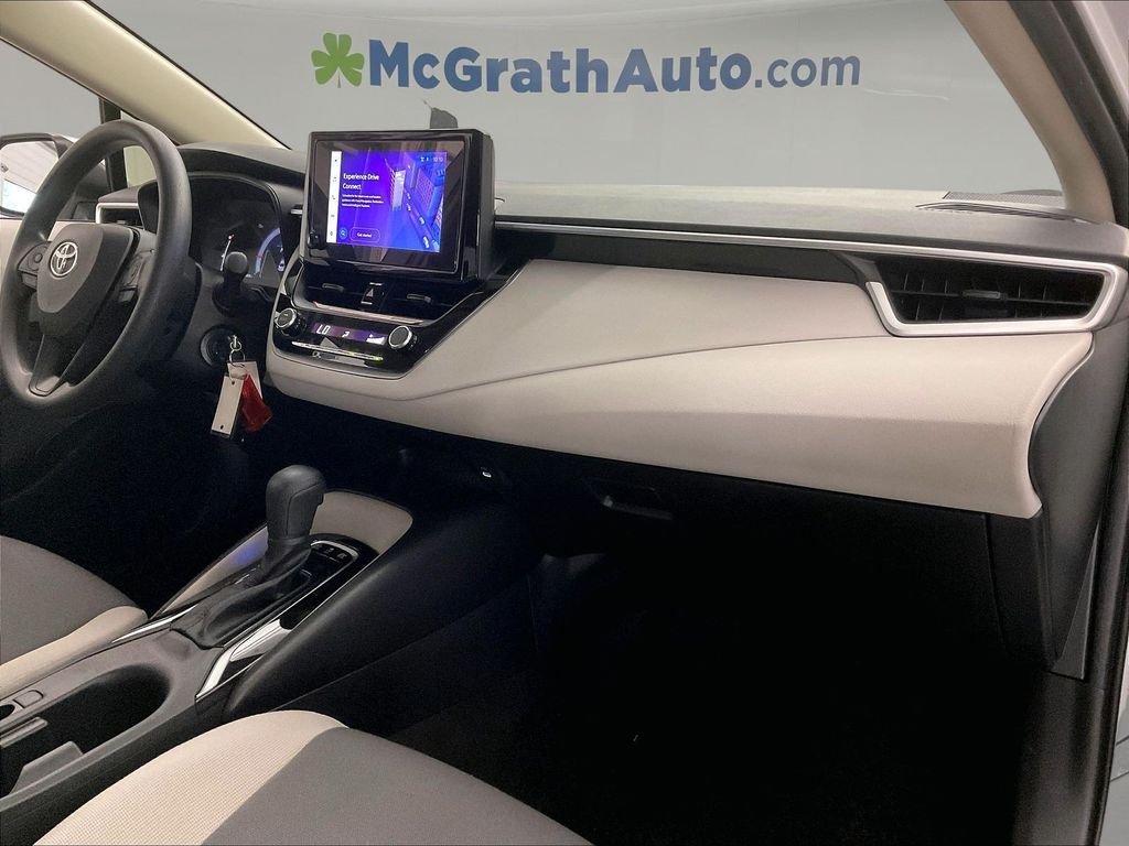 Used 2026 White Toyota LE image 21