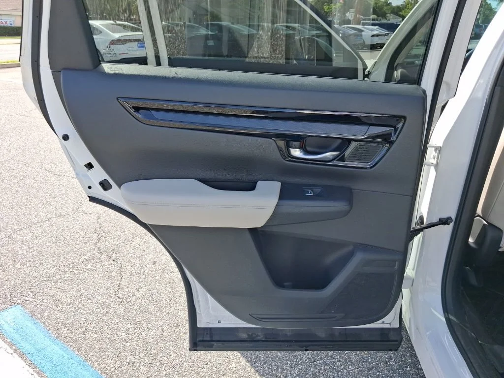 Used 2025 White Honda EX-L image 25