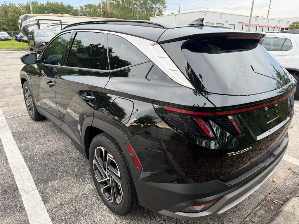 Used 2025 Black Hyundai Limited image 4