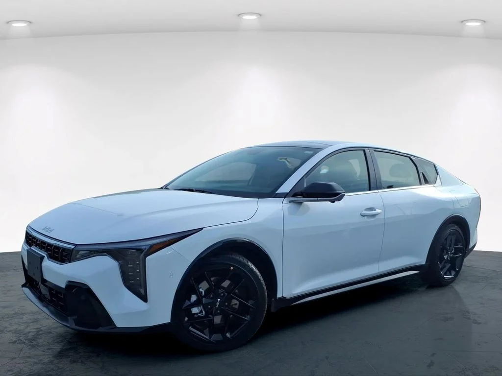 Used 2025 White Kia GT-Line Turbo image 2