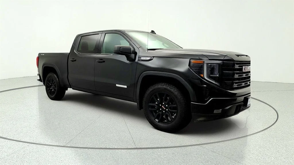 Used 2023 Onyx Black GMC 4WD Crew Cab 147