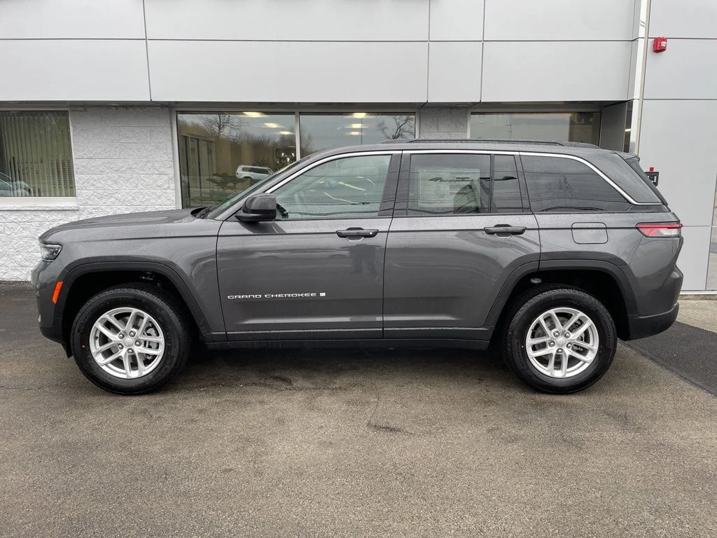 New 2026 Baltic Gray Metallic Clear-Coat Exterior Paint Jeep Laredo X image 2