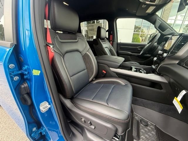 New 2026 Hydro Blue Pearl-Coat Exterior Paint RAM Laramie image 29