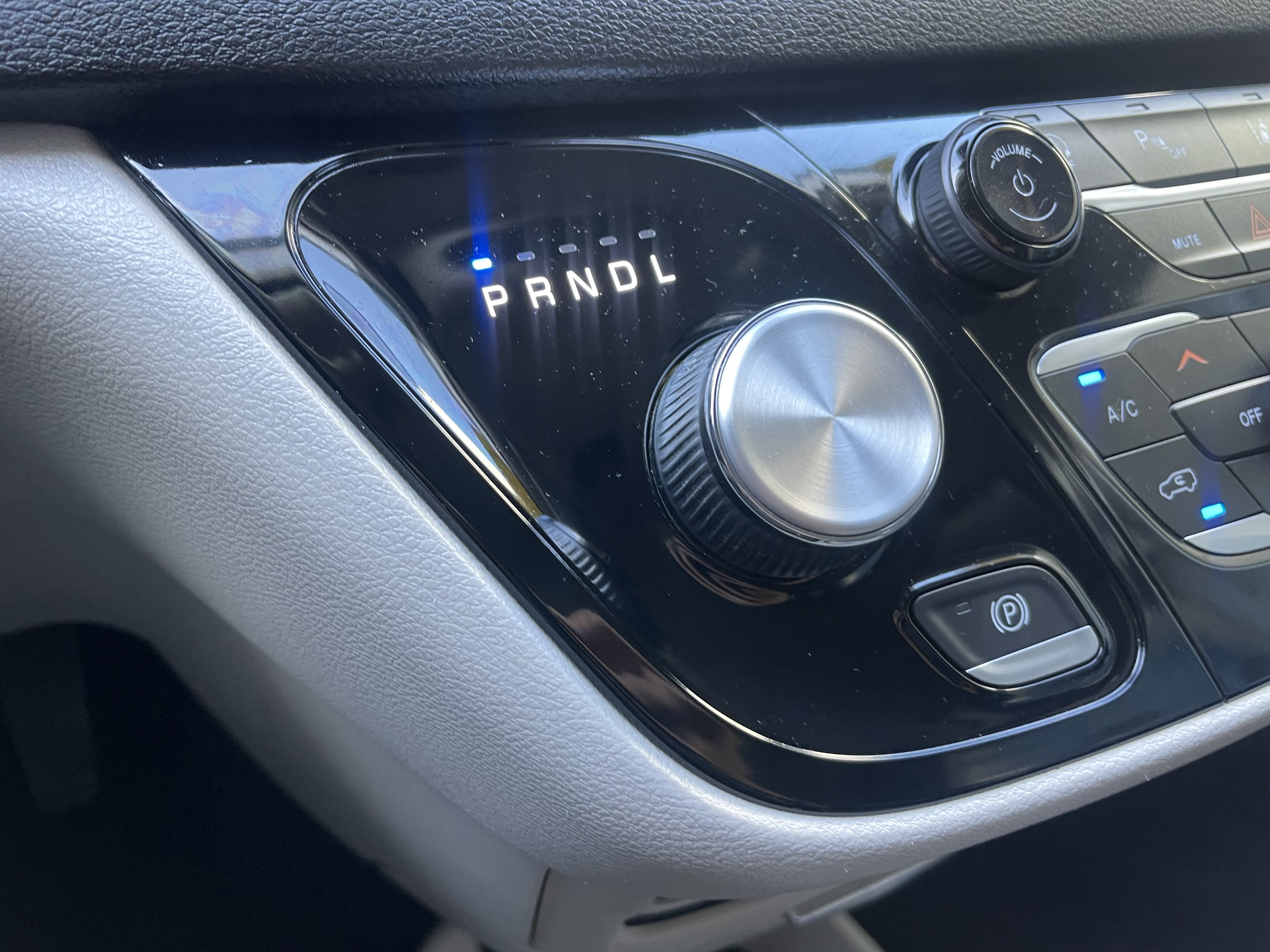 Used 2023 Silver Chrysler Touring L image 35