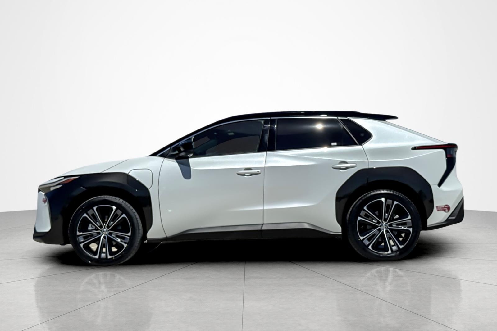 Certified Used 2023 Wind Chill Pearl Toyota Limited image 2