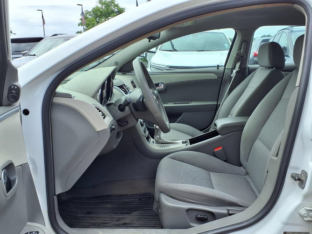 Used 2009 Summit White Chevrolet LT w/1LT image 12