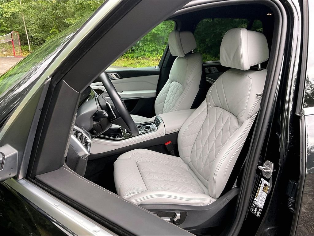 Used 2024 Black Sapphire Metallic BMW xDrive40i image 10