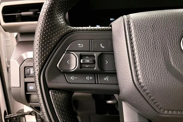 2025 Toyota Tacoma SR5 - Photo 26