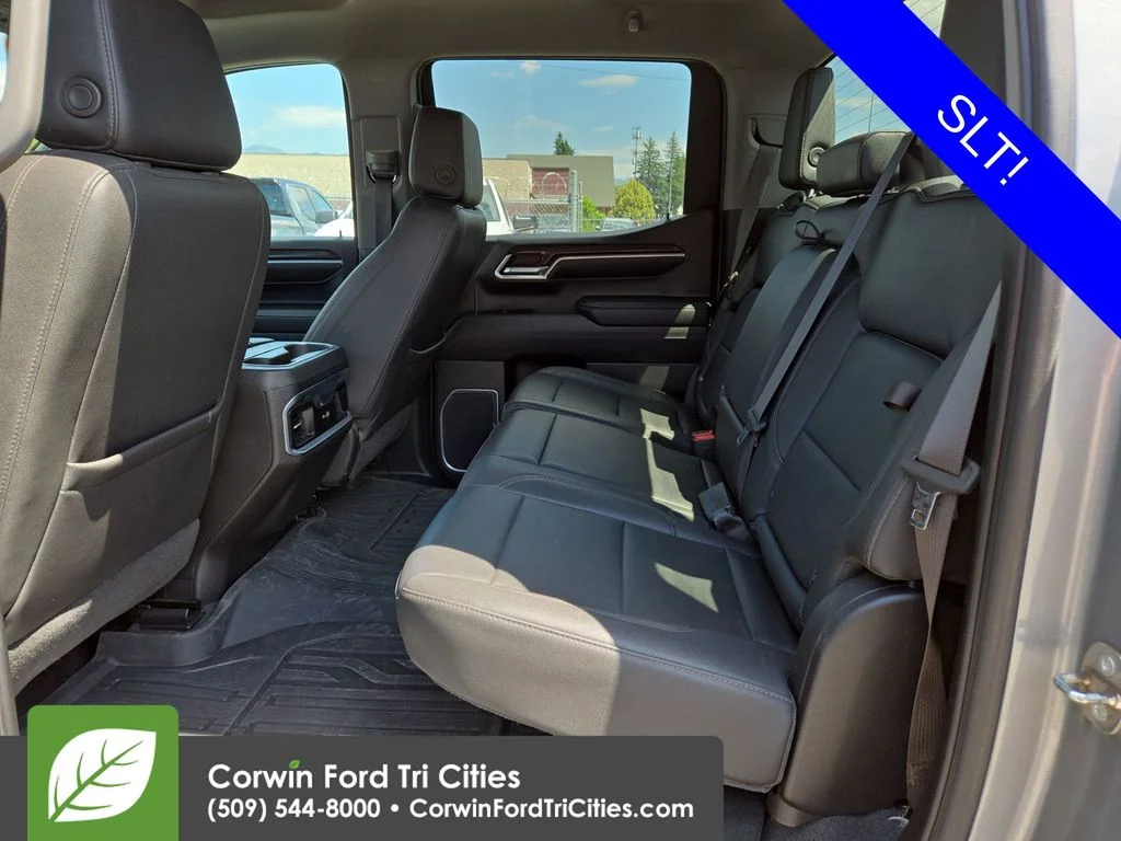 Used 2023  GMC SLT image 30