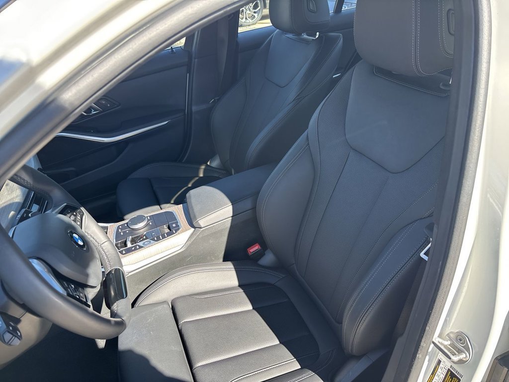 2026 BMW 3 Series 330i - Photo 25