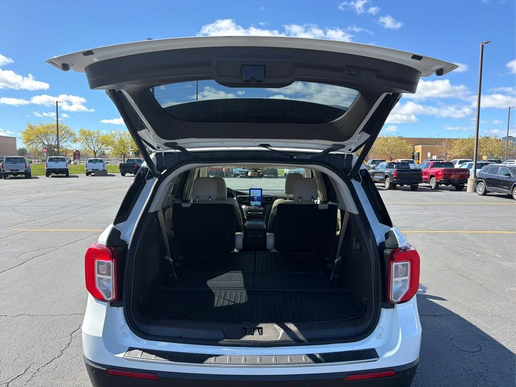 Used 2020 White Metallic Ford Platinum image 22