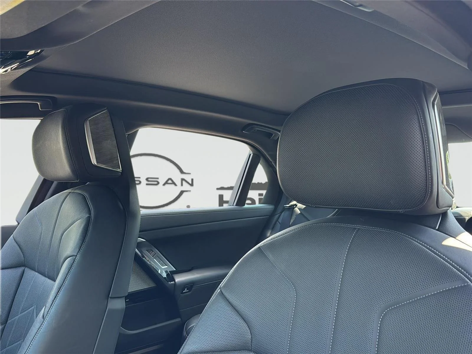 Used 2025 GRAY BMW 740i xDrive image 13