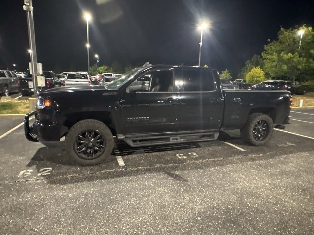 Used 2017 BLACK Chevrolet LT image 3