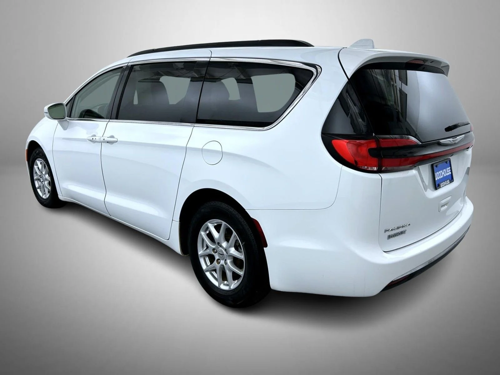 Used 2022 White Chrysler Touring L image 7